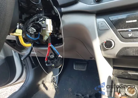 2017 Hyundai Elantra Se z USA, uszkodzony, nr VIN 5NPD74LF4HH185074